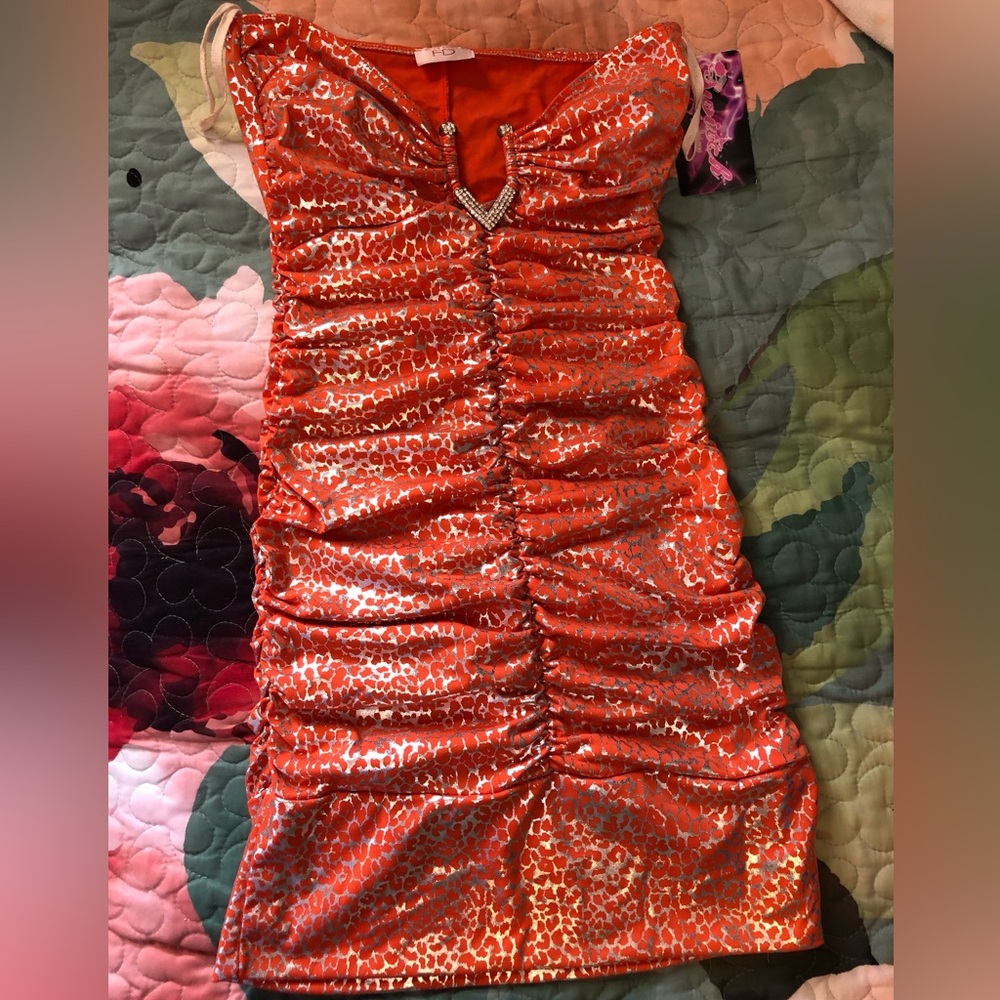 Orange and Silver Metallic Ruched Sleeveless Dress - Picture 2 of 13